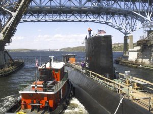 Nautilus_(SSN_571)_Groton_CT_2002_May_08.jpg