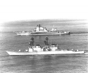 USS_Elliot_(DD-967)_and_Soviet_carrier_Minsk_underway_in_the_Arabian_Sea,_in_1979.jpg