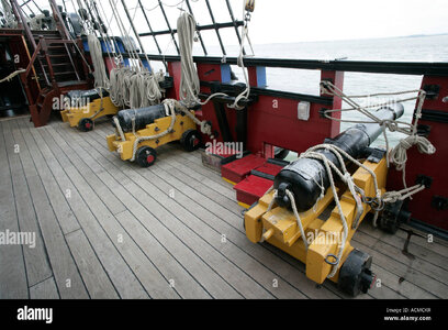 cannons-on-the-deck-of-the-grand-turk-ship-berthed-at-the-end-of-southend-ACMCKR.jpg
