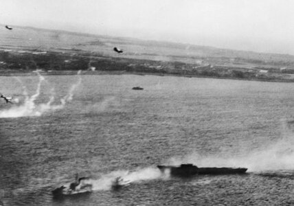 Air raid on German destroyer T61 te den Helder 09-1944 - 2.jpg