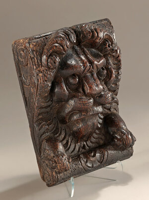 c1600_Carved_Oak_Corbel_Applique_Oblilque_left_720w.jpg