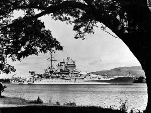 USS_New_Mexico_(BB-40)_in_Pearl_Harbor,_circa_1935_(NH_50299).jpg