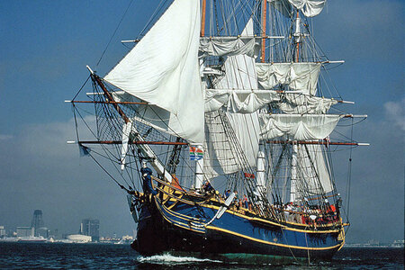HMS Bounty photographs for reference | Ships of Scale