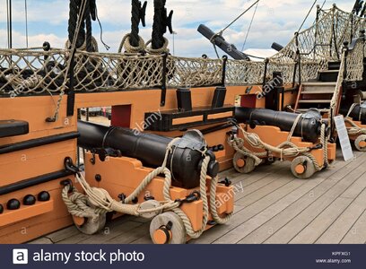 uk-hampshire-upper-gundeck-hms-victory-KPFXG1.jpg.0330ba959a2c5fd09b1dd642c69a97c3.jpg