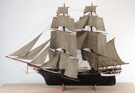 d9933_2.jpg