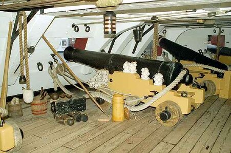 Cannon 32 Pounder.jpg