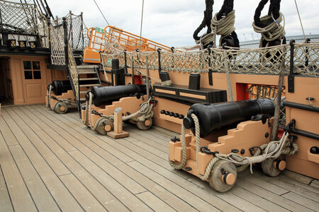 11portsmouth-hms-victory-small-main-deck-cannons.jpg3.jpg