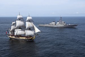 1920px-The_Hermione_being_escorted_by_the_USS_Mitscher_(DDG-57)_(1).jpg