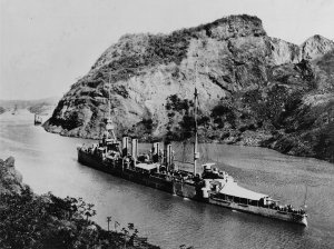 1280px-USS_Omaha_(CL-4)_passing_through_the_Panama_Canal,_circa_1925-1926_(NH_43054).jpg