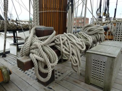 Coiled_ropes_on_HMS_Victory_-_geograph.org.uk_-_2135376.jpg