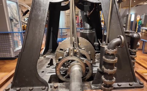 Henry Ford marine engine 6.jpg