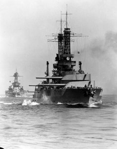 USS_Idaho_(BB-42)_USS_Texas_(BB-35)_-_NH_73834.jpg