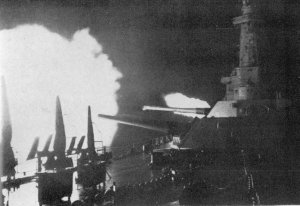 USS_Washington_(BB-56)_firing_during_the_Second_Naval_Battle_of_Guadalcanal,_14_November_1942.jpg