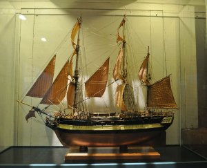 1024px-HMS_Discovery.JPG