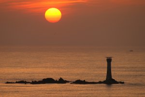 Les_Hanois_Lighthouse,_Volcanic_Ash_Sunset_(Final).jpg