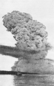 800px-Halifax_Explosion_blast_cloud_restored.jpg