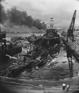 800px-USS_Downes_(DD-375),_USS_Cassin_(DD-372)_and_USS_Pennsylvania_(BB-38)_in_Dry_Dock_No._1_...jpg