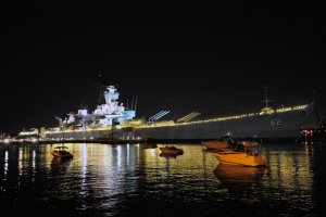 1280px-USS_New_Jersey_Night.jpg