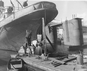 2019.x.3064 Men working on Edna G. Drydocked c. 1948.jpg