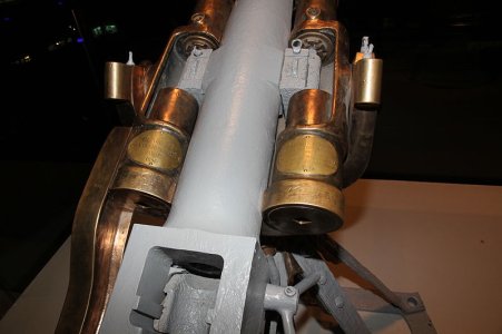 800px-47_mm_Hotchkiss_Lennusadam_5.jpg