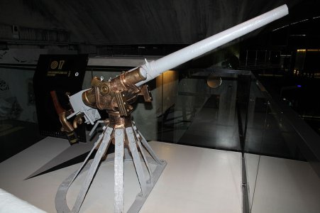 800px-47_mm_Hotchkiss_Lennusadam_6.jpg