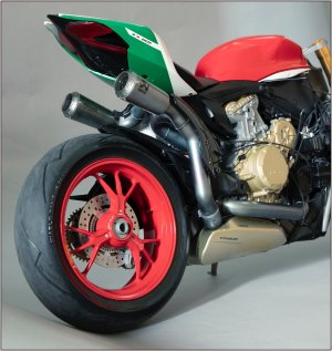 033 Exhaust.jpg