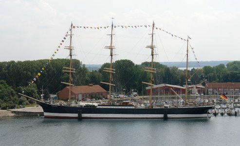 Viermastbark_Passat_in_Travemuende-1.jpg
