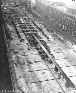 Bundesarchiv_RM_25_Bild-02,_Flugzeugträger__Graf_Zeppelin_,_Bau.jpg