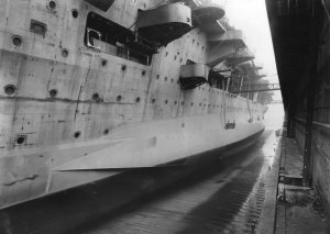 Bundesarchiv_RM_25_Bild-64,_Flugzeugträger__Graf_Zeppelin_,_Bau.jpg