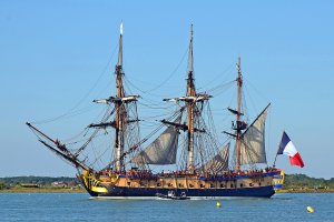 1280px-Premiere_sortie_de_l'Hermione_dsc3310E.jpg
