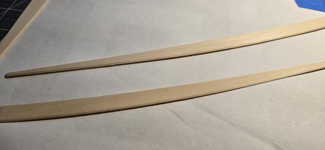 007 Bottom planks with - without beveling.jpg 007 Bottom planks with - without beveling.jpg
