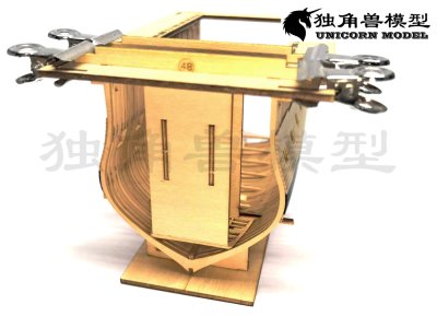 022_安装货仓甲板.jpg