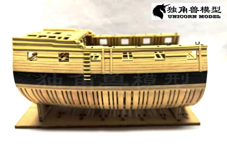 042_安装船体花线和舷梯.jpg