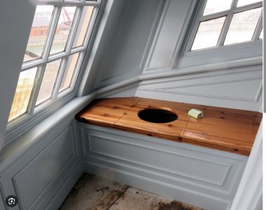 Toilette HMS Victory Captain Hardy.jpg