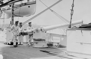 1280px-SMS_Bremen_Gun_LOC_08813u.jpg