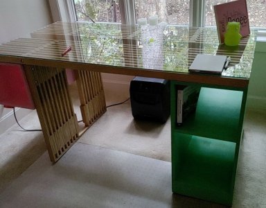 Desk 1.jpg