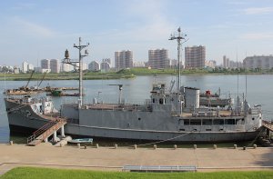 1280px-Laika_ac_USS_Pueblo_(7960099660).jpg