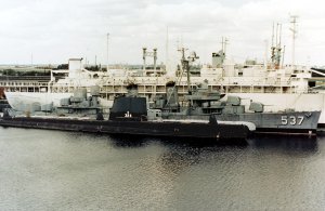 1280px-USS_Blenny_(SS-324),_USS_The_Sullivans_(DD-537)_and_USS_Sanctuary_(AH-17)_mothballed_at...jpg