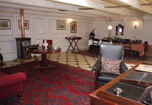 Captain's_day_cabin_HMS_Warrior.jpg