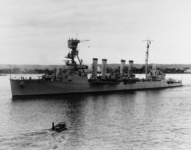USS_Marblehead_(CL-12)_underway_in_San_Diego_harbor_on_10_January_1935_(NH_64611).jpg