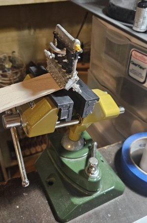 balancing the RH cylider head on the engine body.jpg