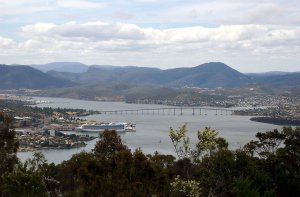 1280px-Tasman_Bridge.jpg