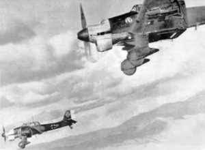 Junkers_Ju_87Bs_in_flight_c1941.jpg