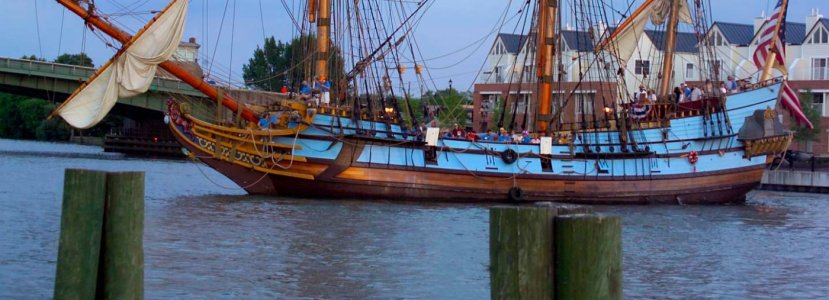 Kalmar Nyckel moored.jpg