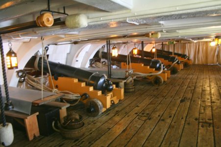 HMS Victory 32-Pounders on Lower Deck (4).JPG HMS Victory 32-Pounders on Lower Deck (4).JPG