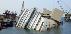 Costa_Concordia_salvage_July_crop.jpg