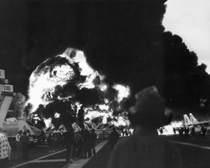 USS_Enterprise_(CVAN-65)_fire_1969_explosions3.jpeg