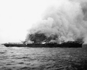 1024px-USS_Lexington_(CV-2)_burning_and_sinking_on_8_May_1942_(NH_51382).jpg