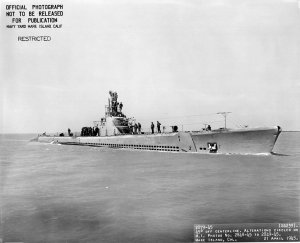 1024px-USSWhale(SS-239);0823901.jpg