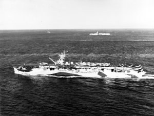 1280px-USS_Cowpens_(CVL-25)_at_sea_on_31_August_1944.jpg